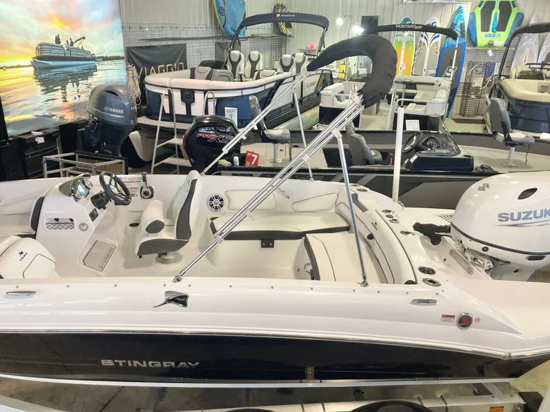 Slide: The Image of Stingray 182 SC 2026 - 3