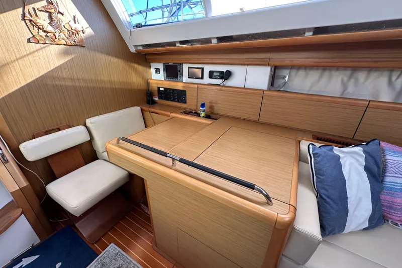 Slide: The Image of Interior of Jeanneau Sun Odyssey 45 DS, 2008 model. - 29