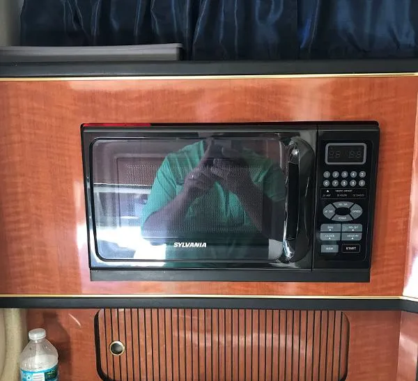 Slide: The Image of Sea Ray 300 Sundancer 2002 - 4