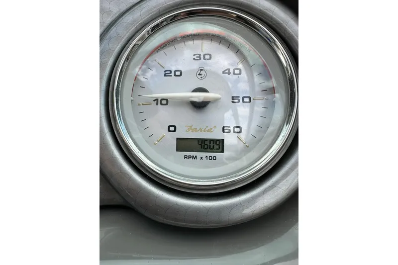 Slide: The Image of Tachometer of 2013 Rinker 276 Captiva Bowrider showing 460.9 RPM x 100. - 34
