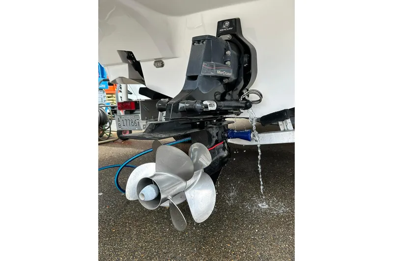 Slide: The Image of 2013 Rinker 276 Captiva Bowrider with Mercury MerCruiser outdrive and propeller, water draining. - 38