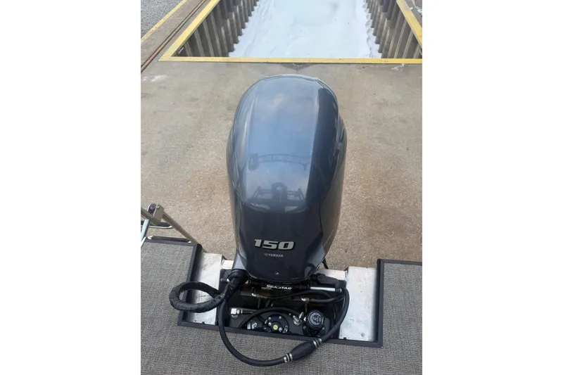 Slide: The Image of 2022 Viaggio Diamante 23U with Yamaha 150 outboard motor at dock. - 12