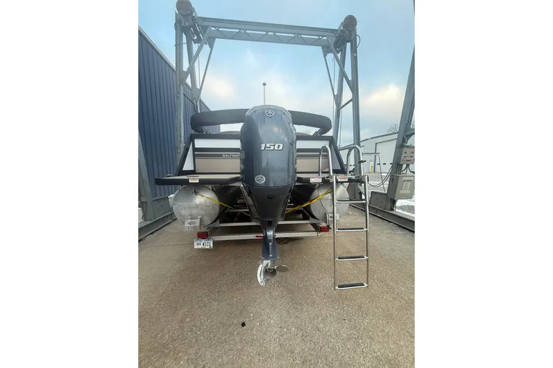 Slide: The Image of 2022 Viaggio Diamante 23U boat with 150 HP engine and ladder, docked. - 4