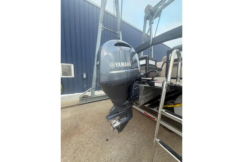 Slide: The Image of Yamaha outboard motor on 2022 Viaggio Diamante 23U boat, docked near blue building. - 5