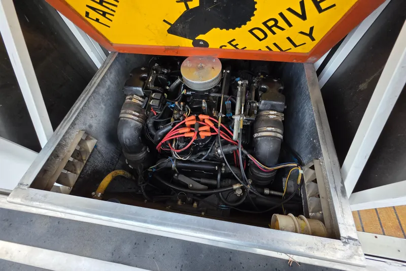 Slide: The Image of Engine compartment of a 2001 J C Manufacturing TRITOON 226 I/O boat. - 11