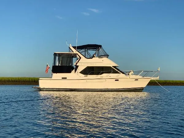 Slide: The Image of Bayliner 4087 Aft Cabin Motoryacht 2000 - 0
