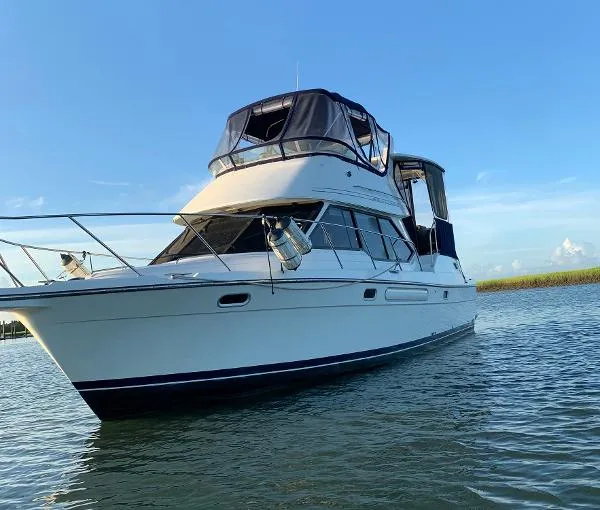Slide: The Image of Bayliner 4087 Aft Cabin Motoryacht 2000 - 1