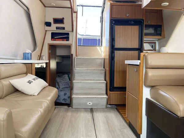 Slide: The Image of Bayliner 4087 Aft Cabin Motoryacht 2000 - 3