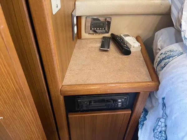 Slide: The Image of Bayliner 4087 Aft Cabin Motoryacht 2000 - 4