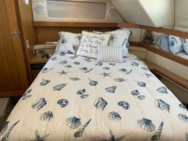 Slide: The Image of Bayliner 4087 Aft Cabin Motoryacht 2000 - 6