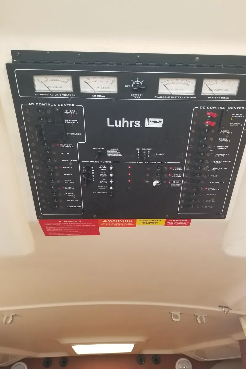 Slide: The Image of Luhrs 32 Open 2004 - 10