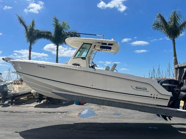 Slide: The Image of Boston Whaler 250 Outrage 2017 - 0