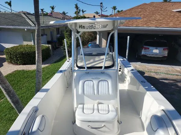 Slide: The Image of NauticStar 2200XS Offshore 2014 - 6