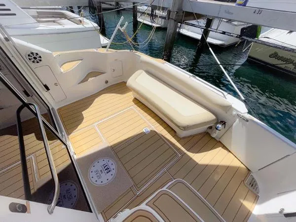Slide: The Image of Sea Ray 40 Sedan Bridge 2001 - 8