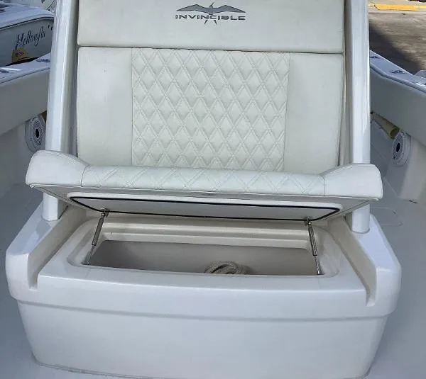 Slide: The Image of Invincible 33 Open Fisherman 2021 - 10