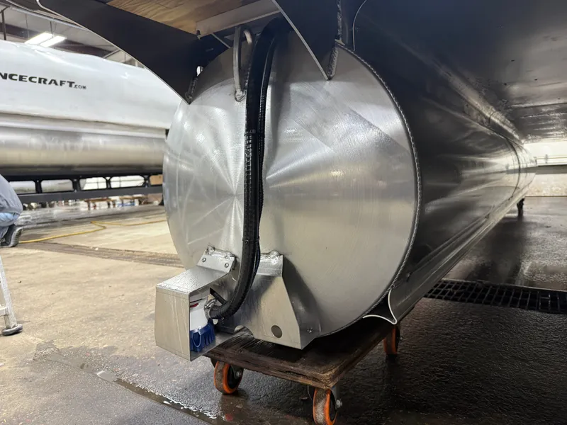 Slide: The Image of Bentley Pontoons Legacy 200HP QSB 223 Swingback Tritoon 2026 - 46