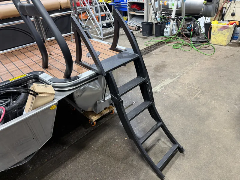 Slide: The Image of Bentley Pontoons Legacy 200HP QSB 223 Swingback Tritoon 2026 - 49