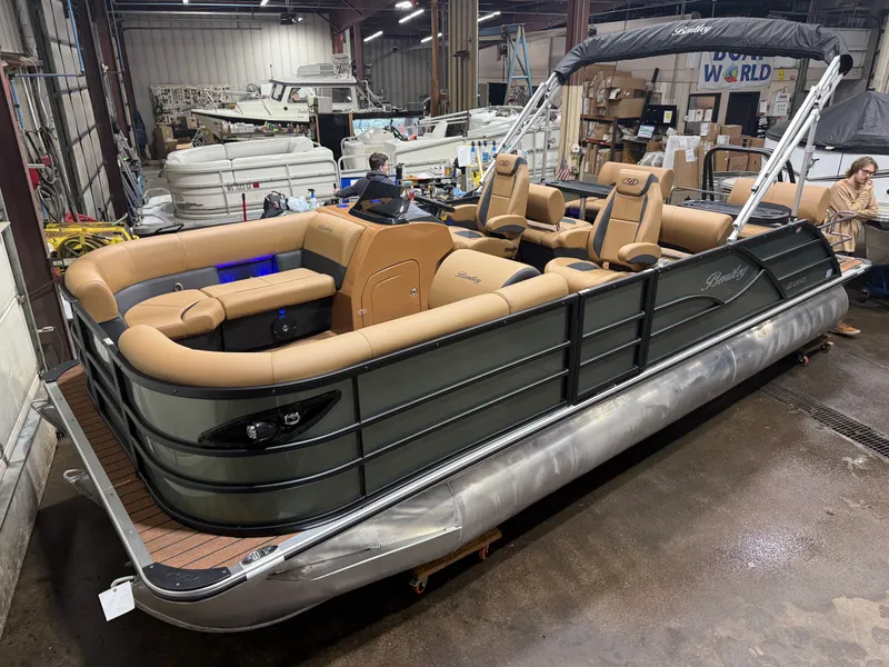 The Image of Bentley Pontoons Legacy 200HP QSB 223 Swingback Tritoon 2026 - 1