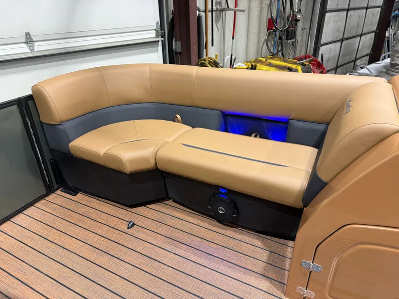 Slide: The Image of Bentley Pontoons Legacy 200HP QSB 223 Swingback Tritoon 2026 - 35