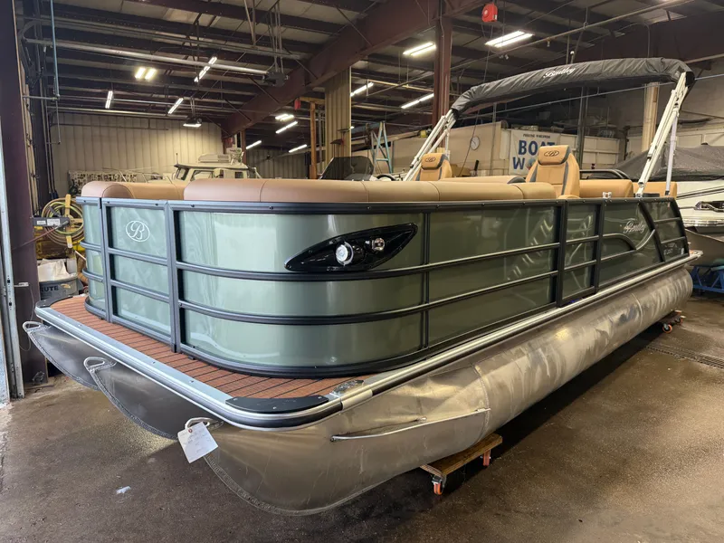 Slide: The Image of Bentley Pontoons Legacy 200HP QSB 223 Swingback Tritoon 2026 - 39