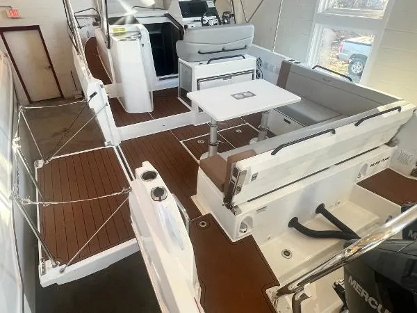 Slide: The Image of Beneteau Flyer 9 SUNdeck 2022 - 2