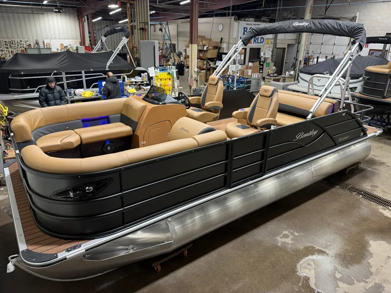 The Image of Bentley Pontoons Legacy 200HP Swingback 223 Tritoon 2026 - 1