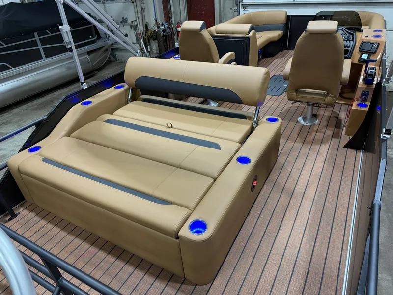 Slide: The Image of Bentley Pontoons Legacy 200HP Swingback 223 Tritoon 2026 - 22