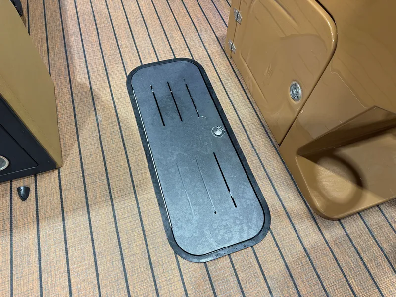 Slide: The Image of Bentley Pontoons Legacy 200HP Swingback 223 Tritoon 2026 - 32