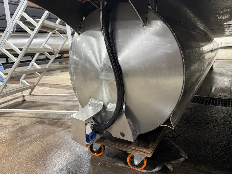 Slide: The Image of Bentley Pontoons Legacy 200HP Swingback 223 Tritoon 2026 - 41