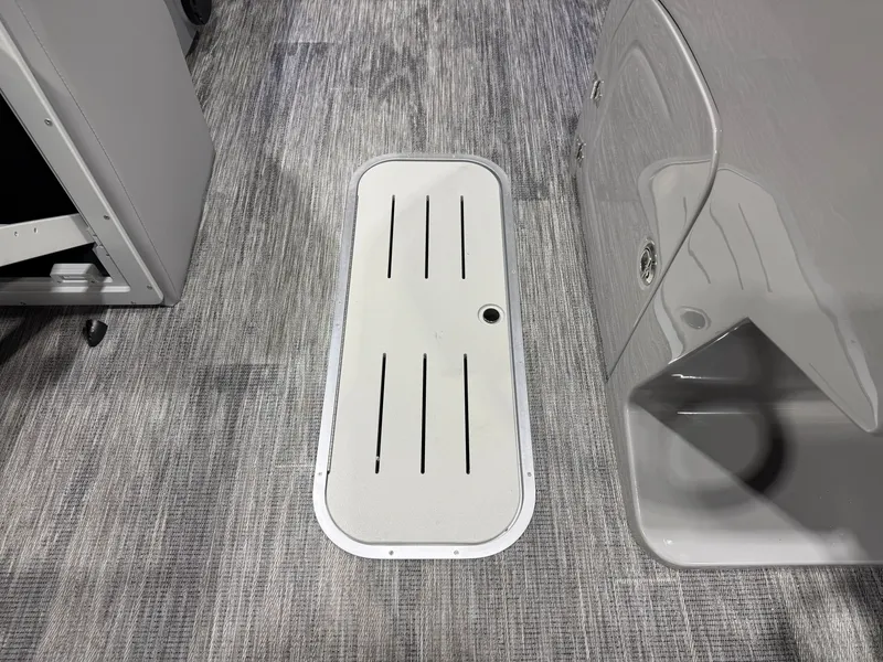 Slide: The Image of Bentley Pontoons Legacy 200HP Swingback 223 Tritoon 2026 - 28