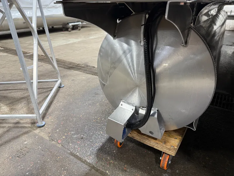 Slide: The Image of Bentley Pontoons Legacy 200HP Swingback 223 Tritoon 2026 - 40