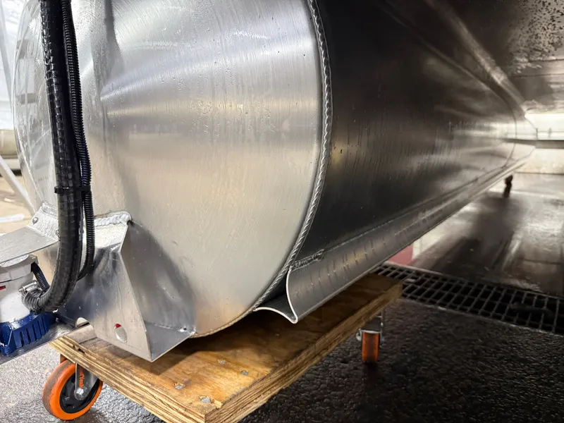 Slide: The Image of Bentley Pontoons Legacy 200HP Swingback 223 Tritoon 2026 - 41