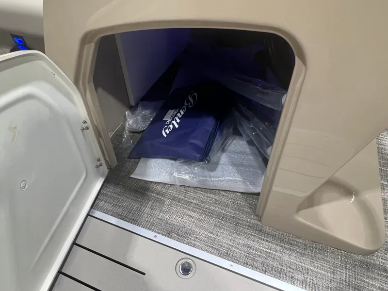 Slide: The Image of Bentley Pontoons Legacy 200HP Swingback 223 Tritoon 2026 - 24