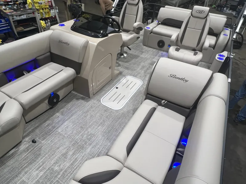 Slide: The Image of Bentley Pontoons Legacy 200HP Swingback 223 Tritoon 2026 - 31