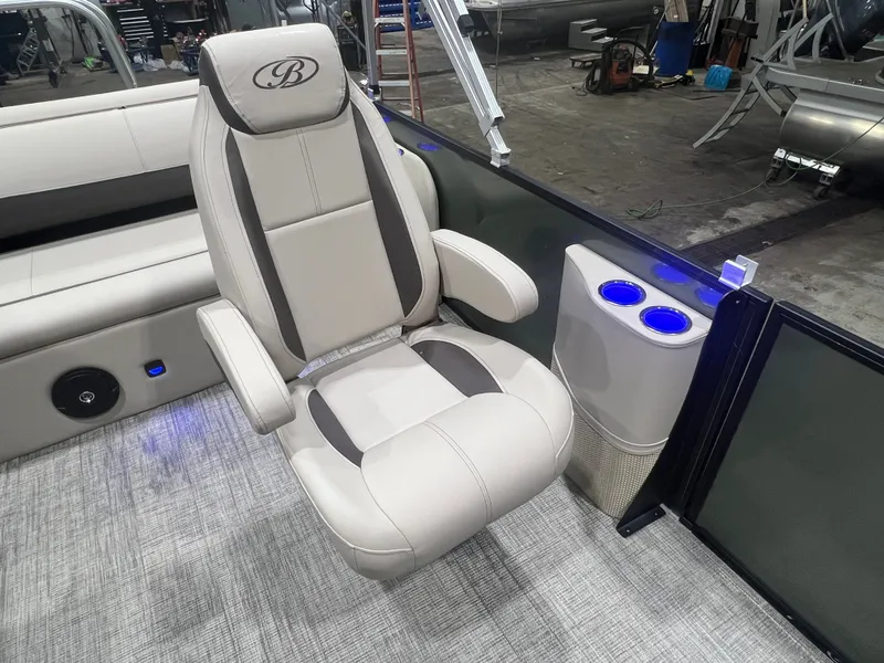 Slide: The Image of Bentley Pontoons Legacy 200HP Swingback 223 Tritoon 2026 - 8