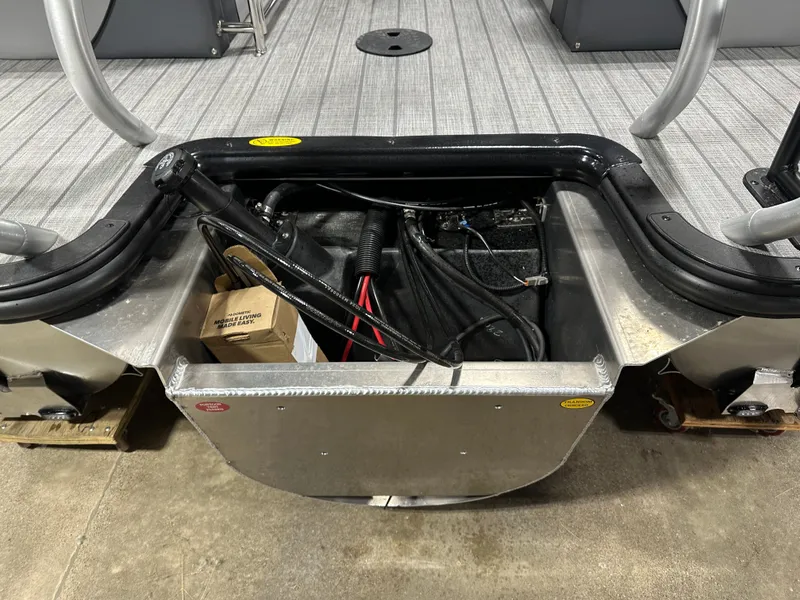 Slide: The Image of Bentley Pontoons Elite 200HP 223 Admiral Quad Lounge Tritoon 2025 - 15