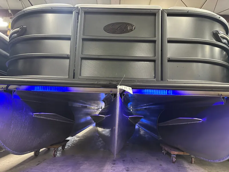 Slide: The Image of Bentley Pontoons Elite 200HP 223 Admiral Quad Lounge Tritoon 2025 - 18