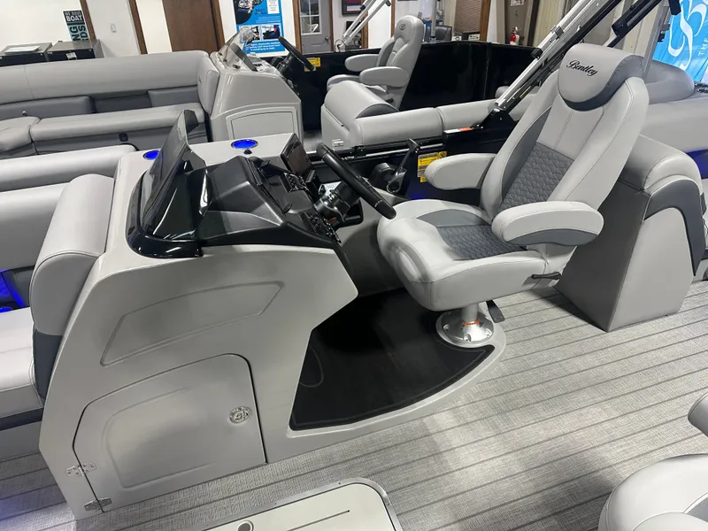 Slide: The Image of Bentley Pontoons Elite 200HP 223 Admiral Quad Lounge Tritoon 2025 - 23