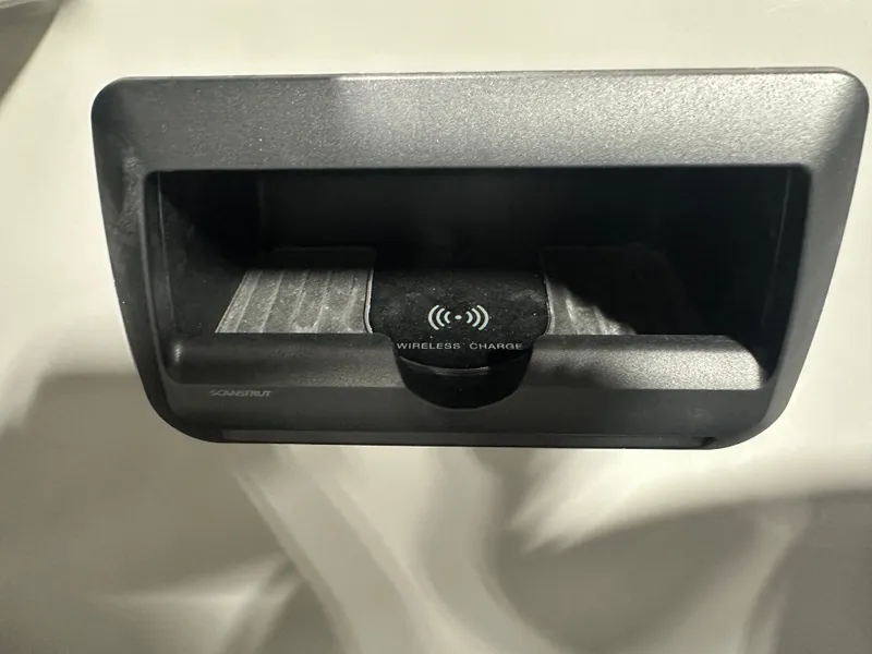 Slide: The Image of Bentley Pontoons Elite 200HP 223 Admiral Quad Lounge Tritoon 2025 - 29