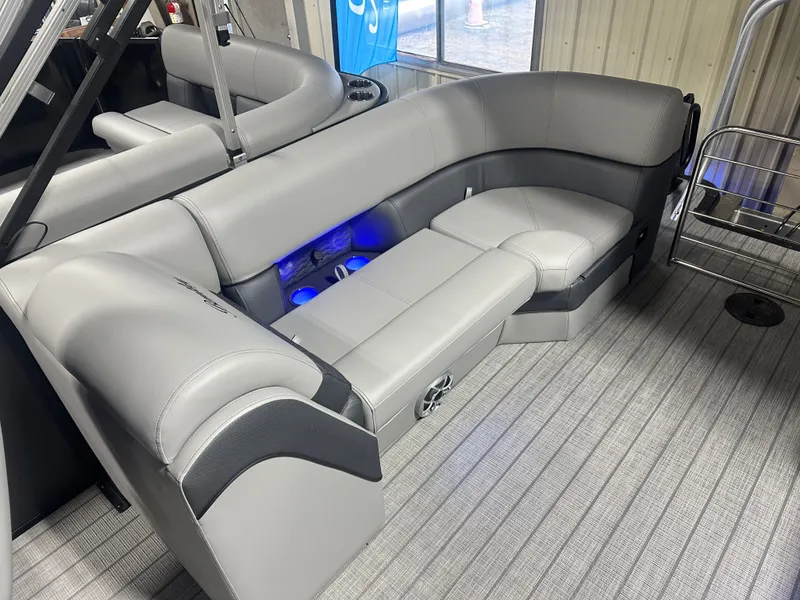 Slide: The Image of Bentley Pontoons Elite 200HP 223 Admiral Quad Lounge Tritoon 2025 - 32