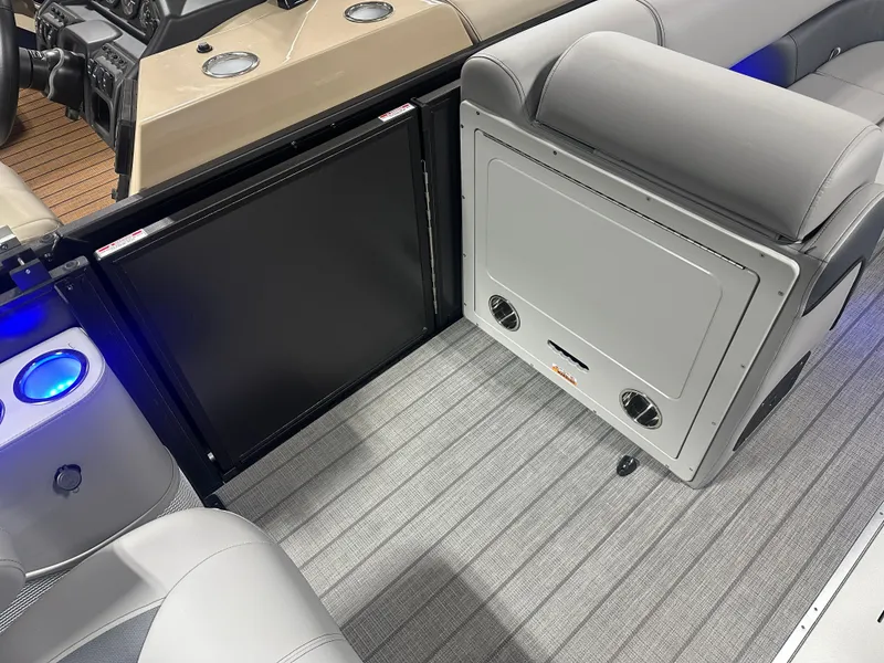 Slide: The Image of Bentley Pontoons Elite 200HP 223 Admiral Quad Lounge Tritoon 2025 - 40