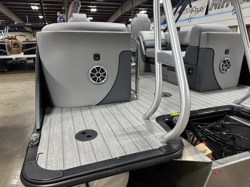 Slide: The Image of Bentley Pontoons Elite 200HP 223 Admiral Quad Lounge Tritoon 2025 - 6