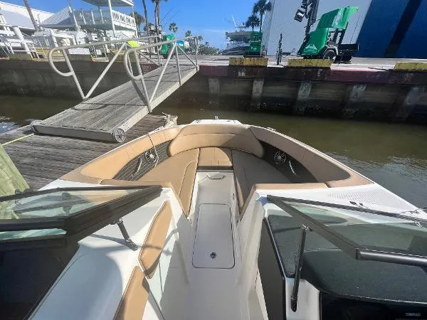 Slide: The Image of Sea Ray 230SPO 2022 - 3