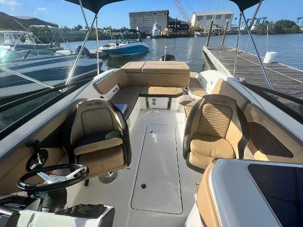 Slide: The Image of Sea Ray 230SPO 2022 - 5