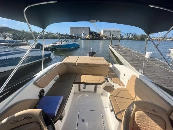 Slide: The Image of Sea Ray 230SPO 2022 - 6