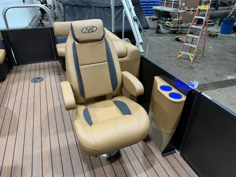 Slide: The Image of Bentley Pontoons Legacy 200HP Navigator DL 223 Quad Lounge Tritoon & Honda 4-Stroke EFI 2026 - 10