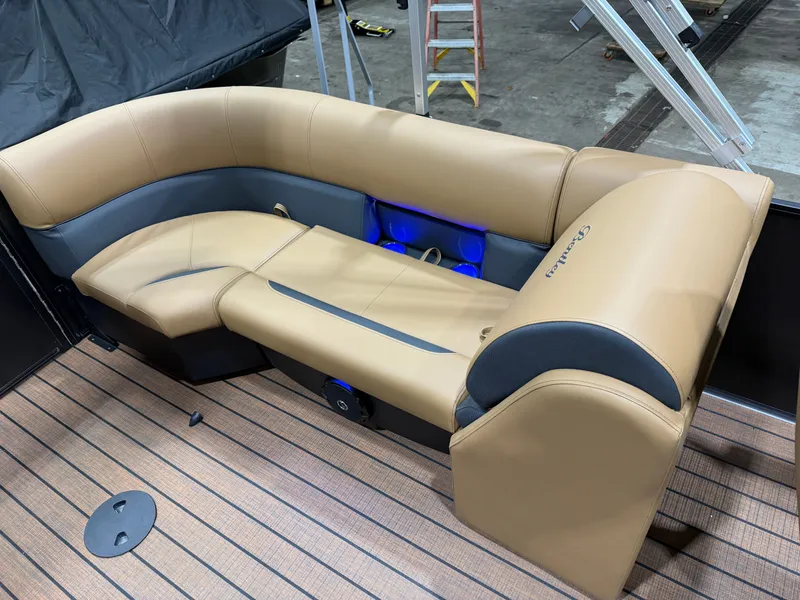 Slide: The Image of Bentley Pontoons Legacy 200HP Navigator DL 223 Quad Lounge Tritoon & Honda 4-Stroke EFI 2026 - 17