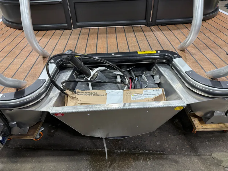 Slide: The Image of Bentley Pontoons Legacy 200HP Navigator DL 223 Quad Lounge Tritoon & Honda 4-Stroke EFI 2026 - 38