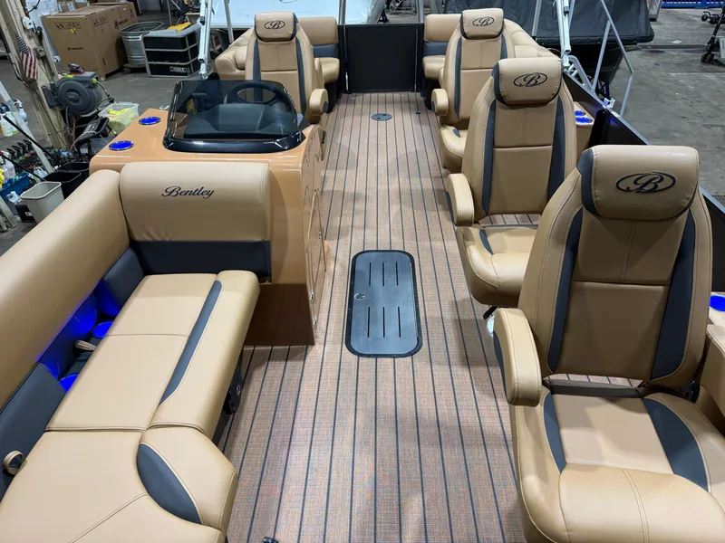Slide: The Image of Bentley Pontoons Legacy 200HP Navigator DL 223 Quad Lounge Tritoon & Honda 4-Stroke EFI 2026 - 7