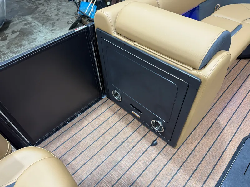 Slide: The Image of Bentley Pontoons Legacy 200HP Navigator 223 Quad Lounge Tritoon 2026 - 23